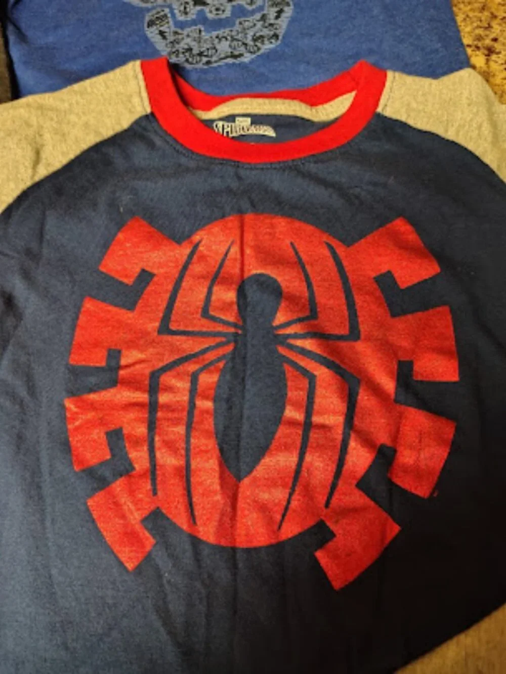 6 T-shirts